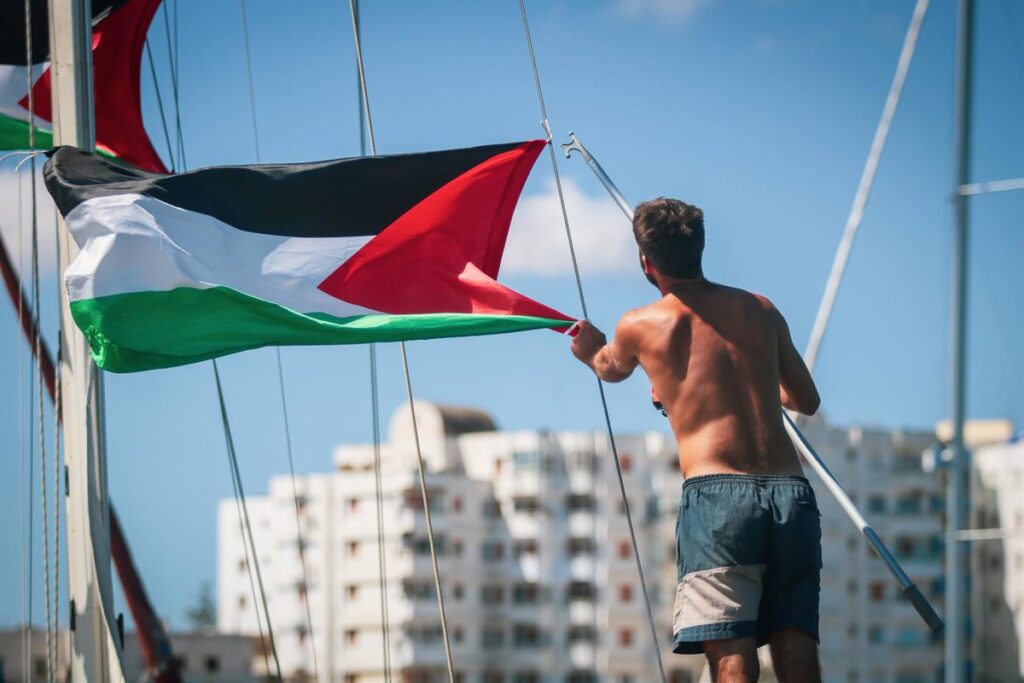 Un tribunal tunecino prorroga cuatro meses la prisión preventiva de los cuatro actvistas de la flotilla