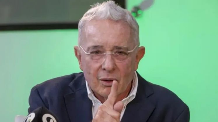 Uribe pide definir su situación por masacres en Antioquia