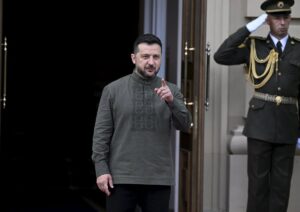 Zelenski celebra nuevos ataques contra instalaciones de defensa y petrolíferas rusas