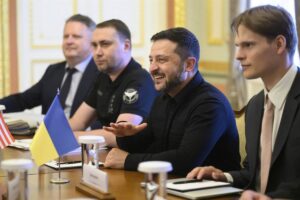 Zelenski lanza un grupo ocho países para elevar la cooperación en la región de los Cárpatos