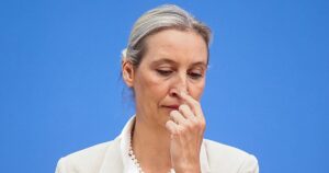 casada con una mujer, con hijos adoptivos y residencia en Suiza