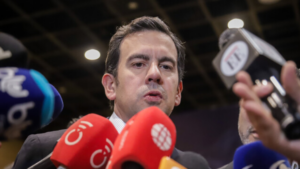 ministro Lara anuncia apelación a fallo contra bombardeos