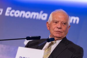 Borrell y otros 500 excargos europeos piden suspender la parte comercial del Acuerdo de Asociación con Israel