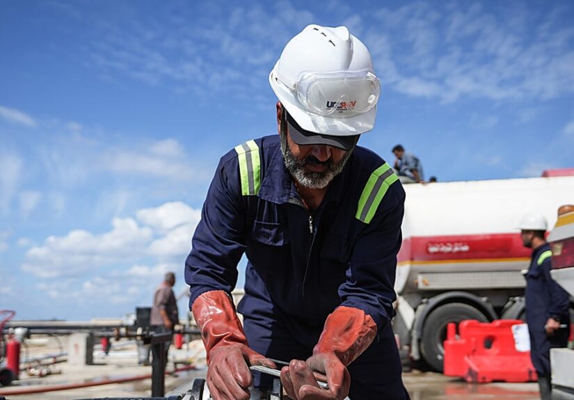 El Golfo aprende a exportar petróleo en plena guerra