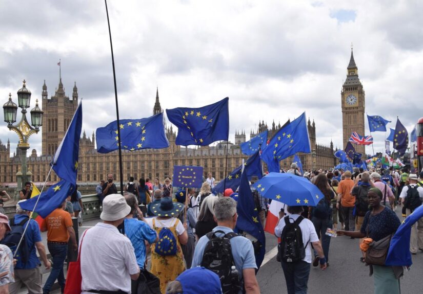 El apoyo de los británicos al regreso de Reino Unido a la UE aventaja al rechazo en 22 puntos