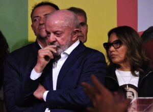El desgaste de la gestión de Lula y la falta de un relevo claro debilitan a la izquierda en Brasil