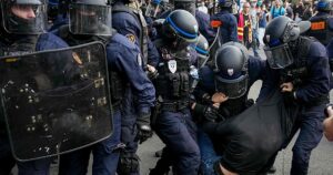 Francia deja de utilizar granadas aturdidoras en las protestas estudiantiles tras las denuncias de brutalidad policial