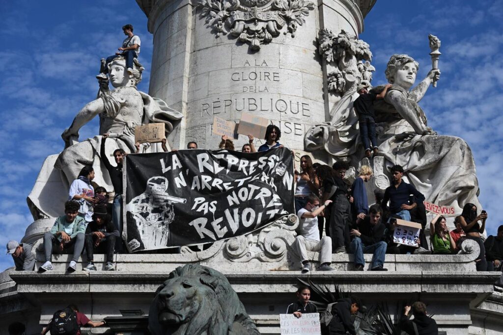 Francia suspende temporalmente las clases para facilitar un periodo de "democracia interna"