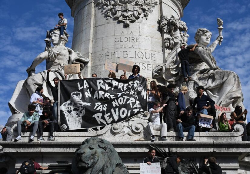 Francia suspende temporalmente las clases para facilitar un periodo de "democracia interna"