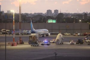La Fiscalía emiratí investiga el incidente en el avión de FlyDubai como un "ataque terrorista" efectuado por el copiloto