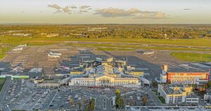 La alerta por un posible dron obliga a cerrar el aeropuerto más importante de Lituania y activa un despliegue aéreo de la OTAN