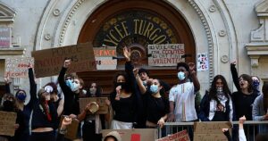La inteligencia francesa acusa a la izquierda radical de estar detrás de los disturbios y las protestas estudiantiles