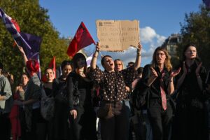 Más de 400 institutos permanecerán cerrados este lunes en medio de la ola de protestas estudiantiles