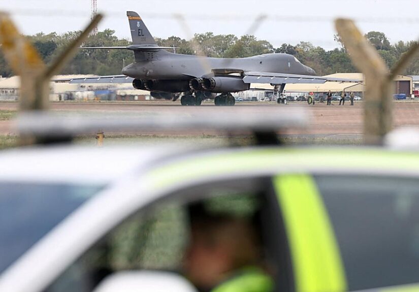 Séptimo detenido por el supuesto complot contra una base británica tras el que Trump retiró los bombarderos de EE.UU.
