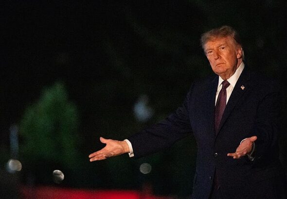 Trump difunde el número de teléfono de un senador republicano en una disputa sobre el cambio horario