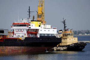 Ucrania denuncia un marinero muerto y tres heridos en un ataque ruso a un carguero civil en Odesa