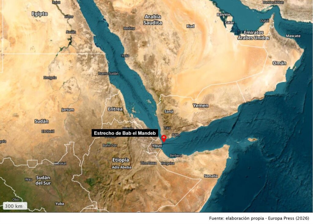 Un petrolero informa de varias explosiones cerca del buque en la zona de Bab el Mandeb