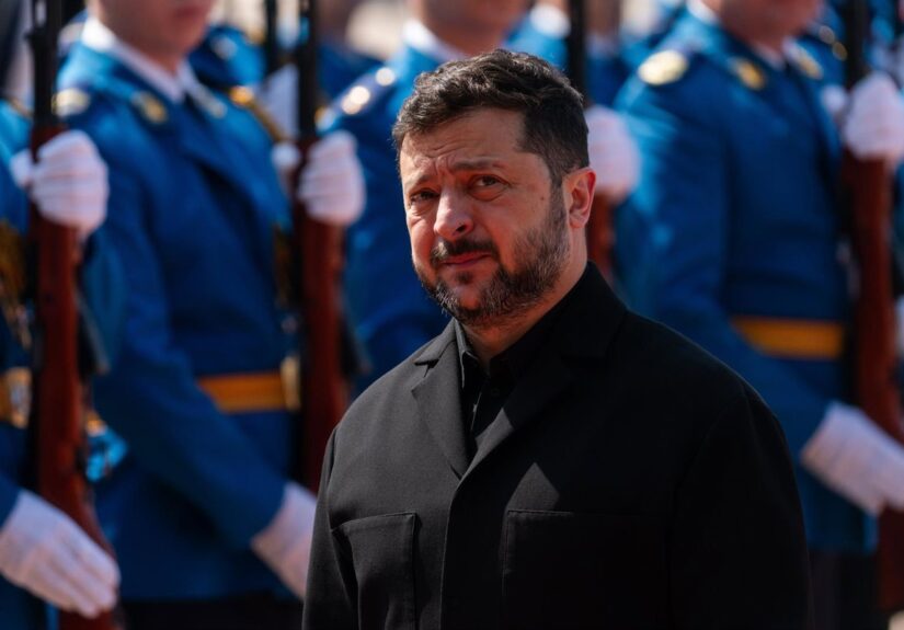 Zelenski anuncia la "destrucción de objetivos" en el mar Negro y tres regiones de Rusia