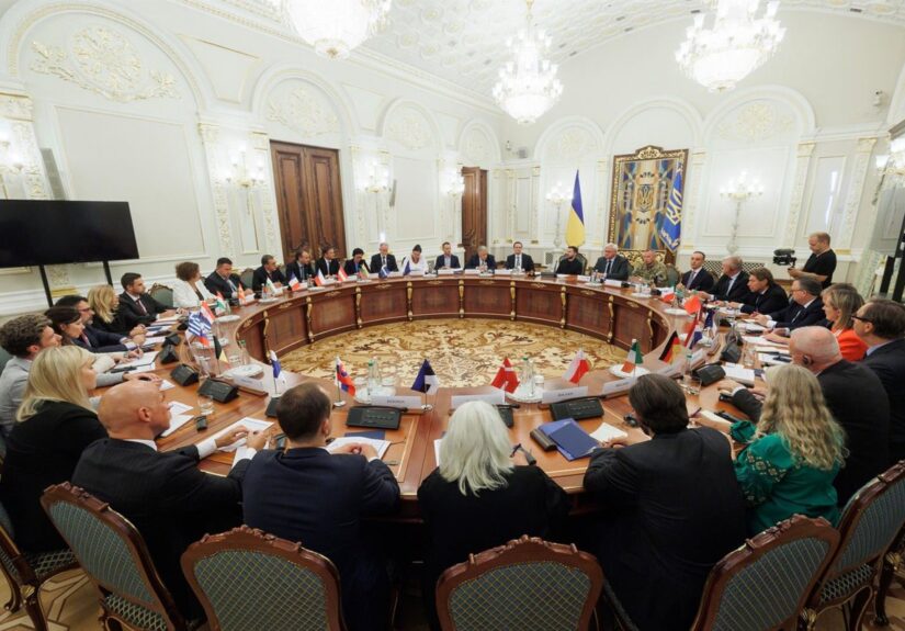 Zelenski reclama a los países de la UE más financiación, defensa aérea y sanciones contra Rusia