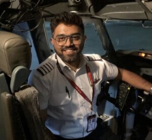 así es Smit Machchhar, el héroe apuñalado del avión de Flydubái
